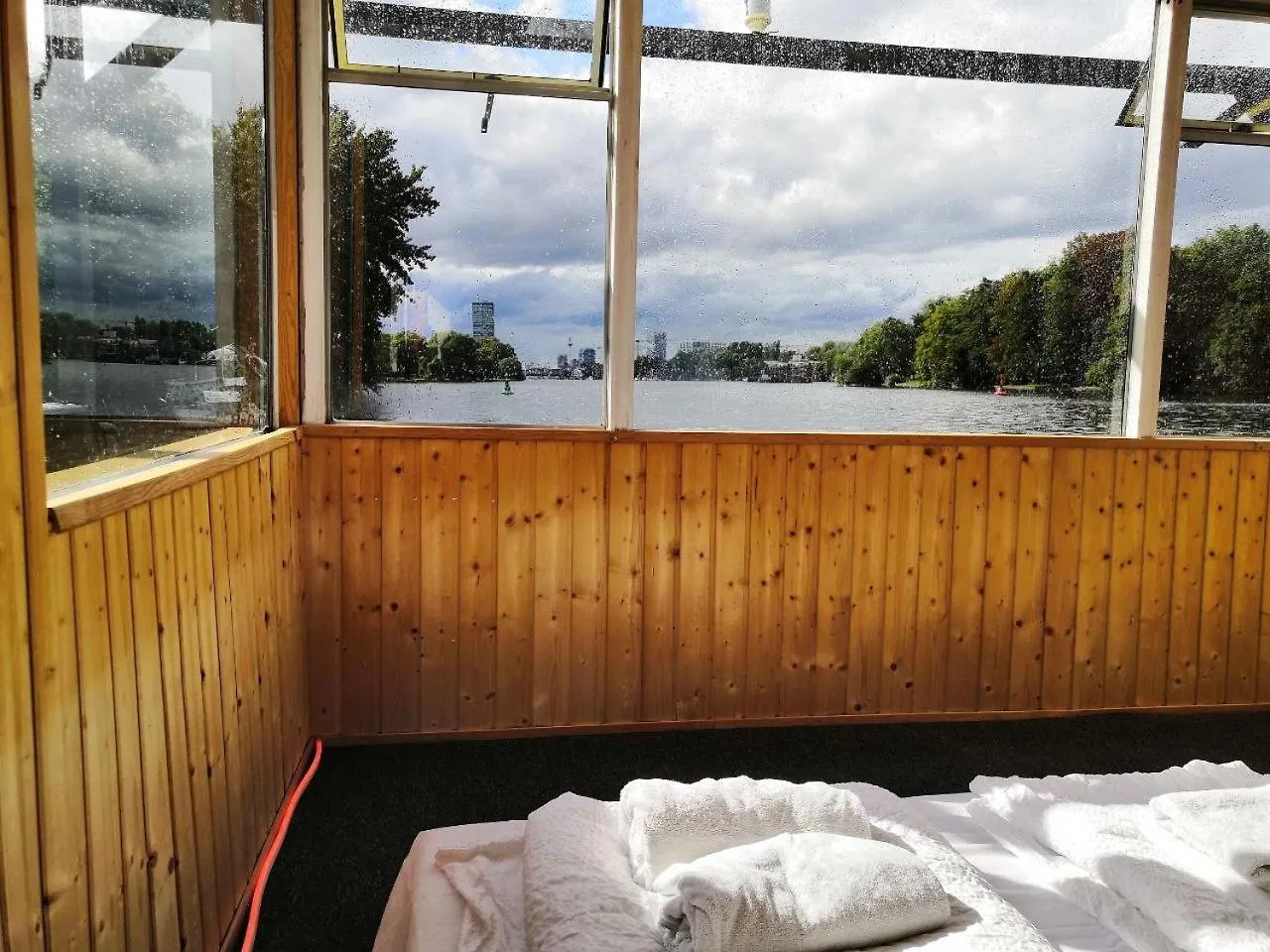 Mitten Im Wasser - Romantische Erholung In Berlin