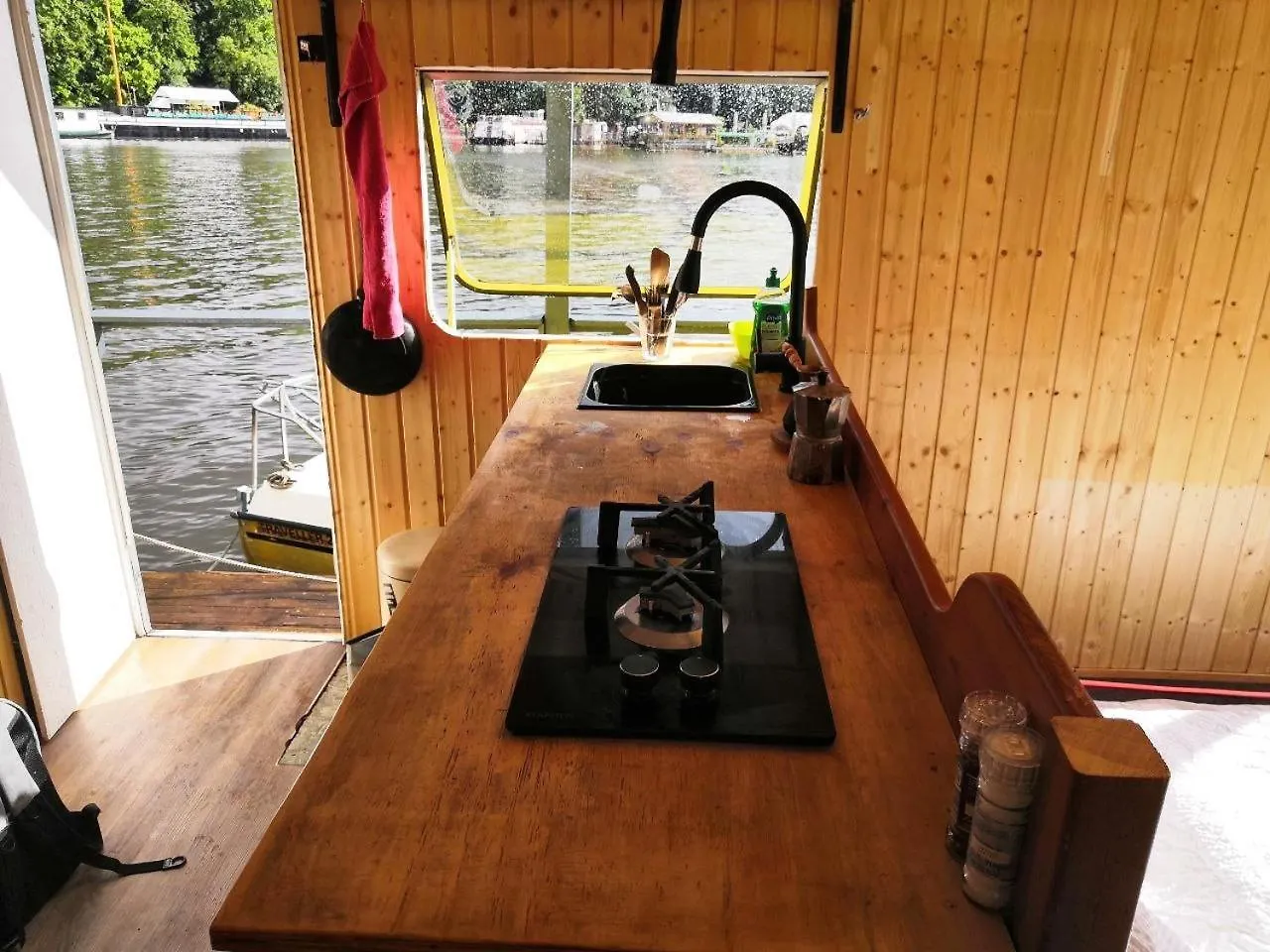 Mitten Im Wasser - Romantische Erholung In Berlin Tekne