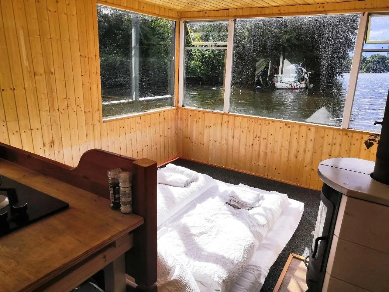 Mitten Im Wasser - Romantische Erholung In Berlin Tekne